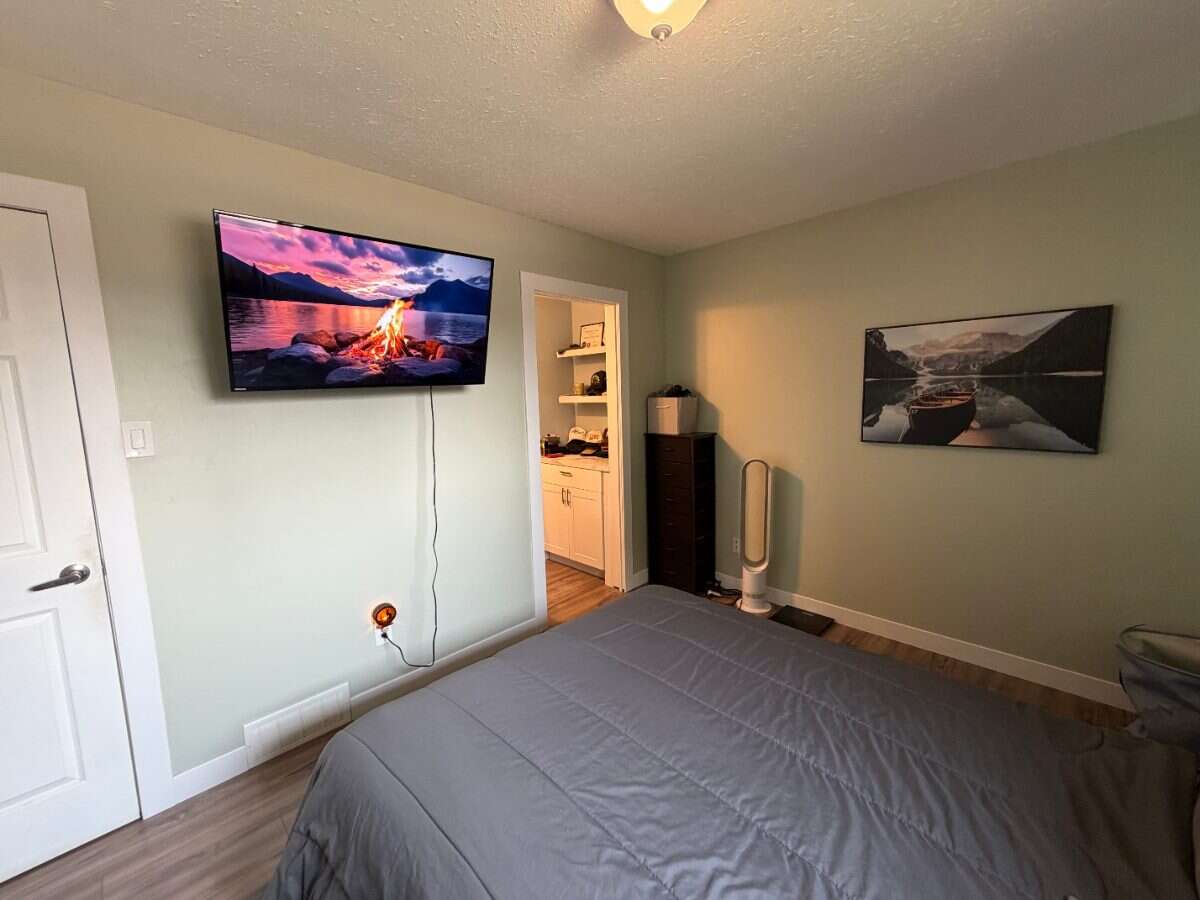 10 Chow Avenue SE