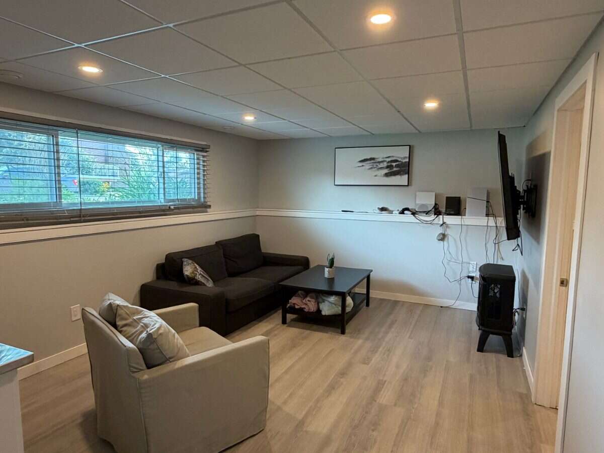 10 Chow Avenue SE