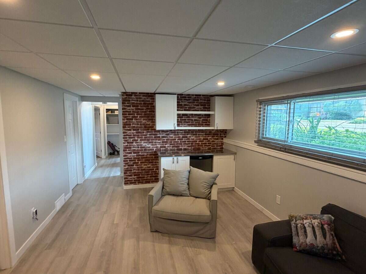 10 Chow Avenue SE