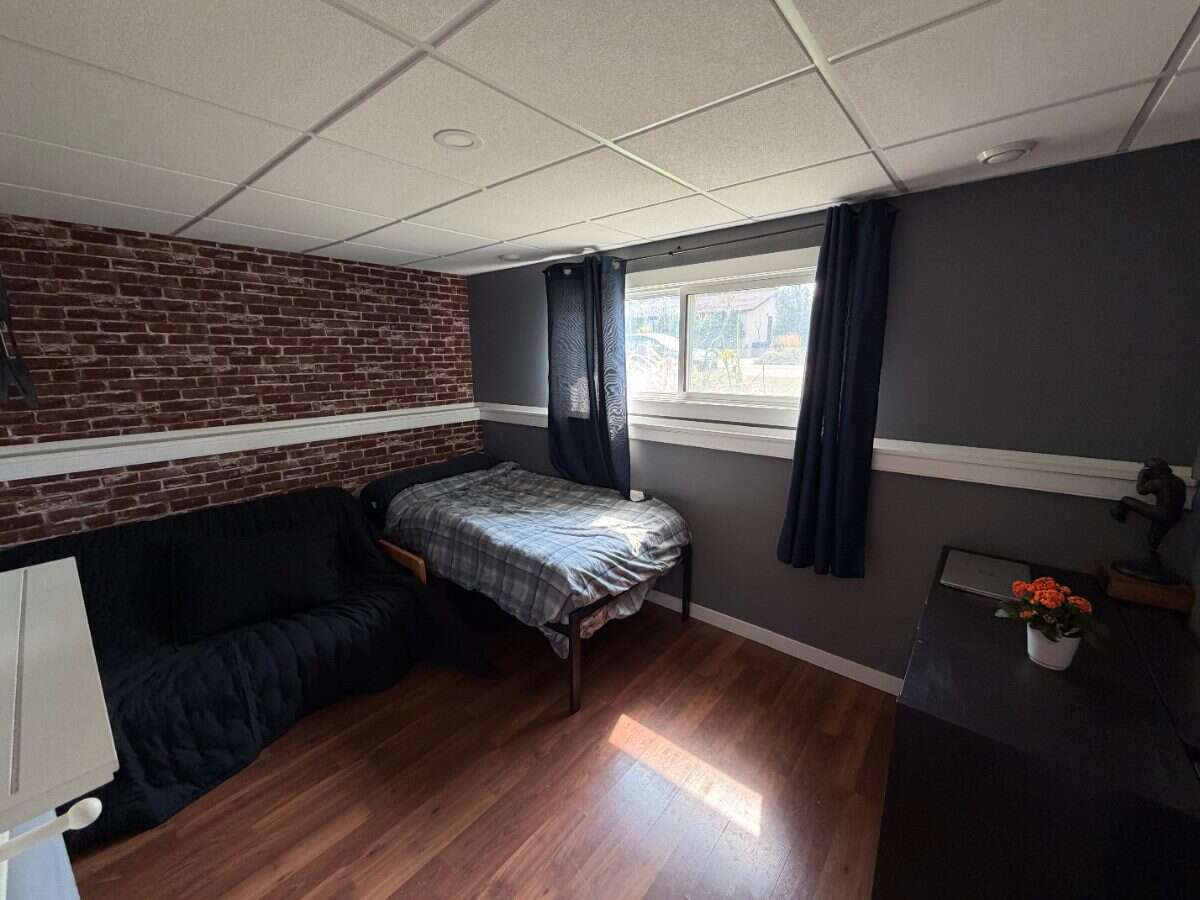10 Chow Avenue SE