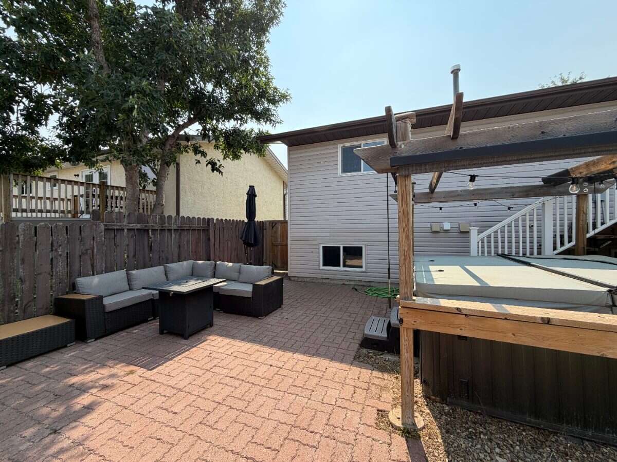 10 Chow Avenue SE