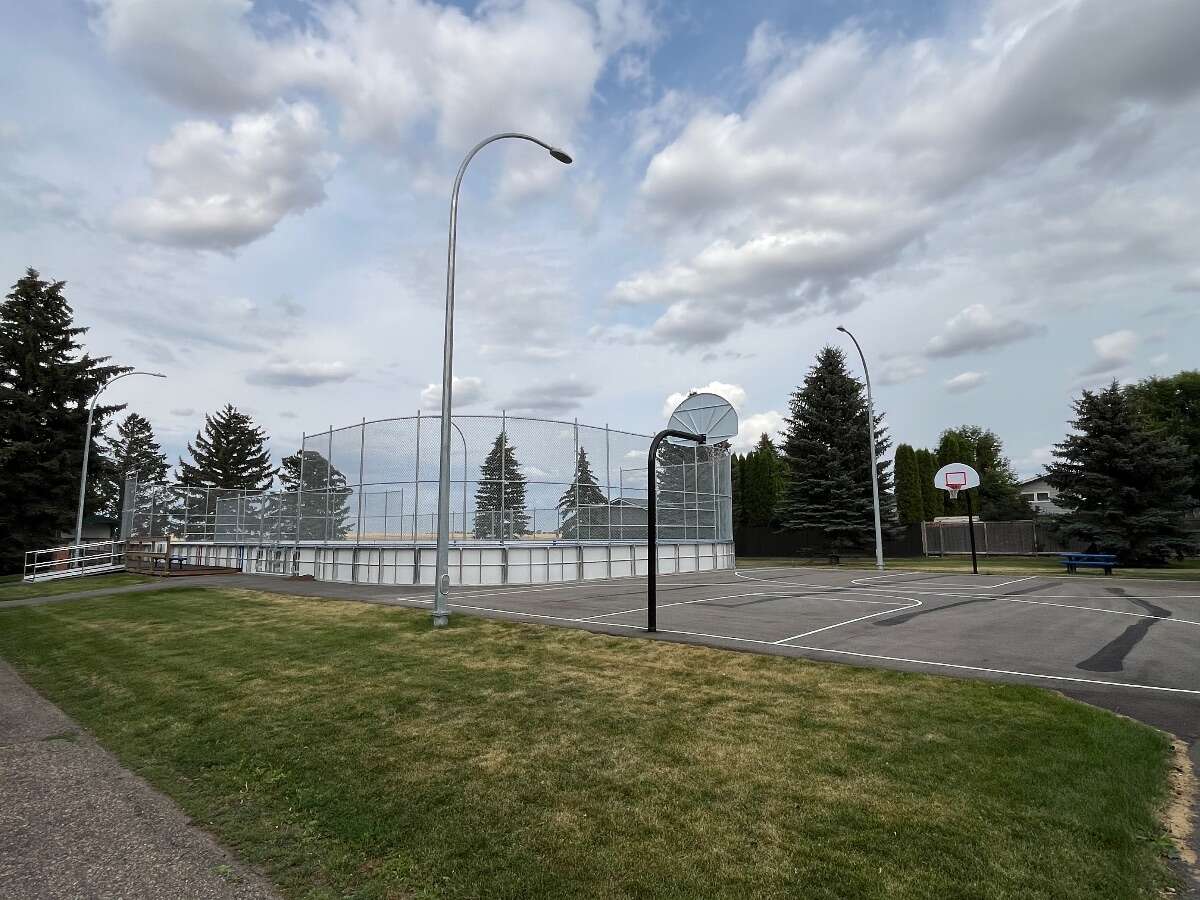 10 Chow Avenue SE