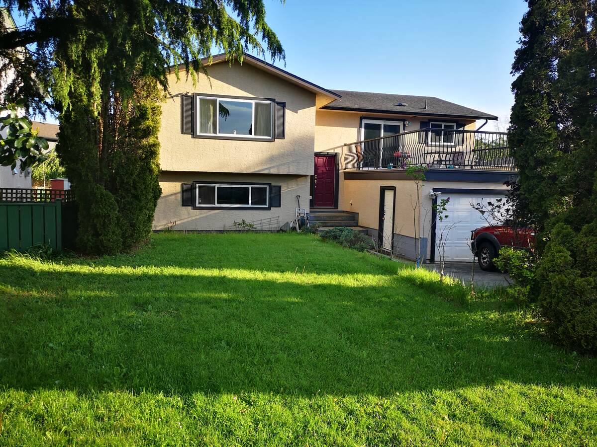 House For Sale in Victoria, BC - 6 bed, 3 bath