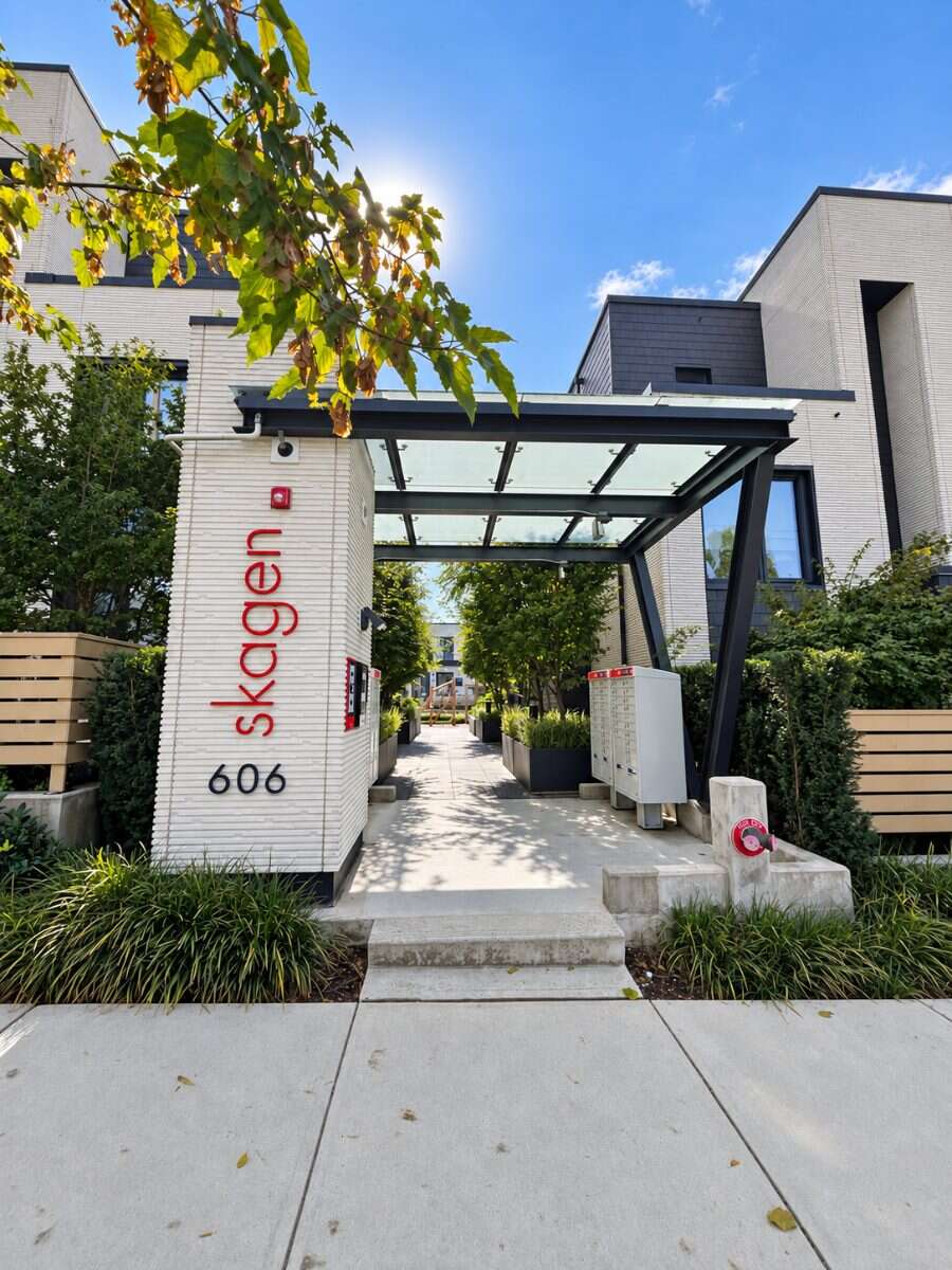 Nearly 1,700 Sq Ft End Unit with Huge Flex