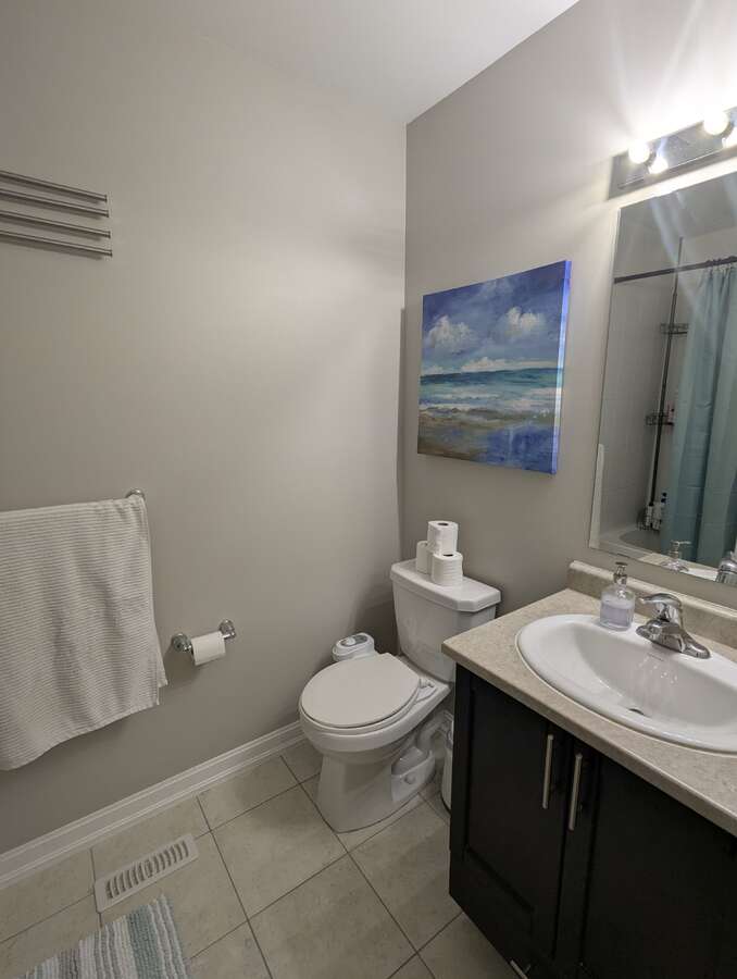 Ensuite bathroom (with full bath)