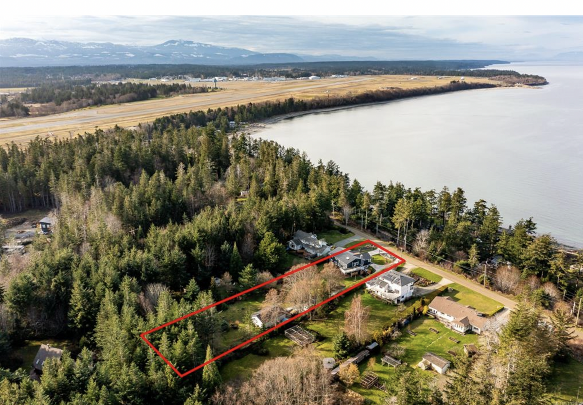 Semi Waterfront acreage!