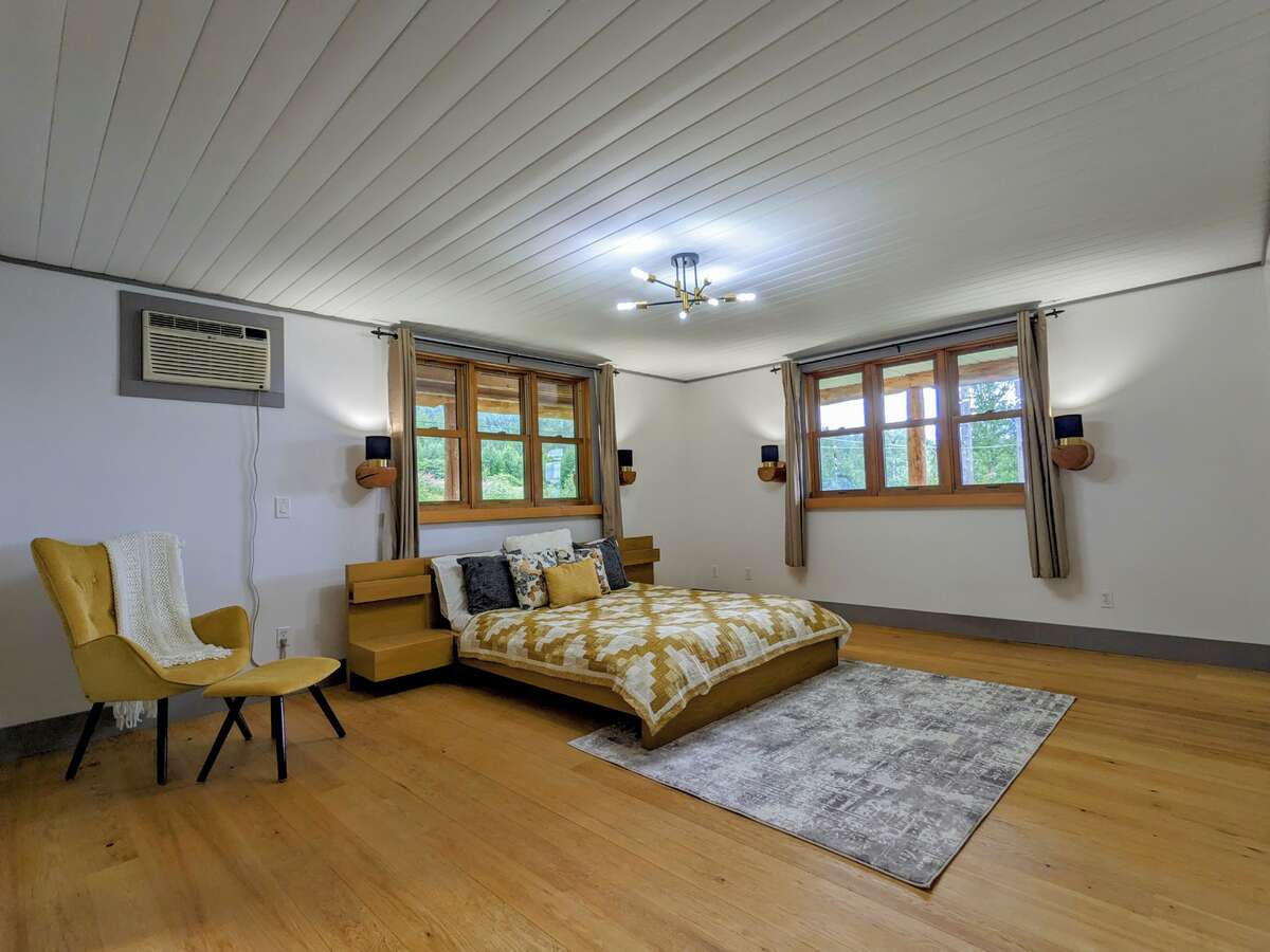 Main floor primary suite