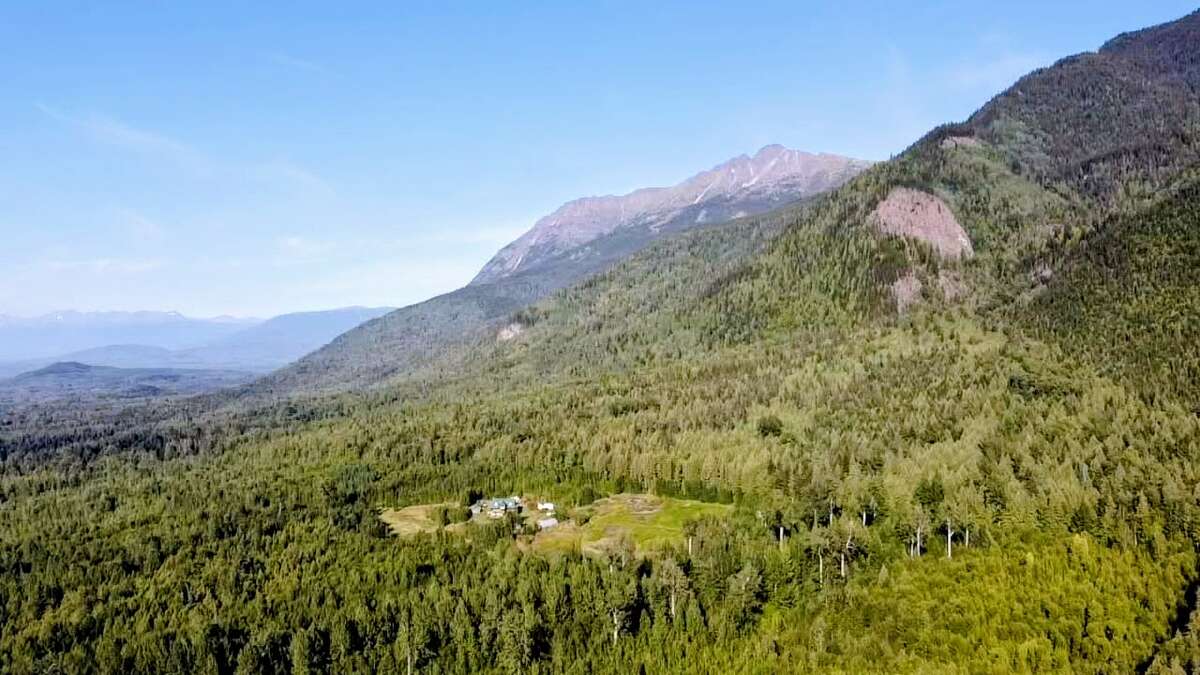 Luxury Off-Grid Mountain Homestead on 120 Acres