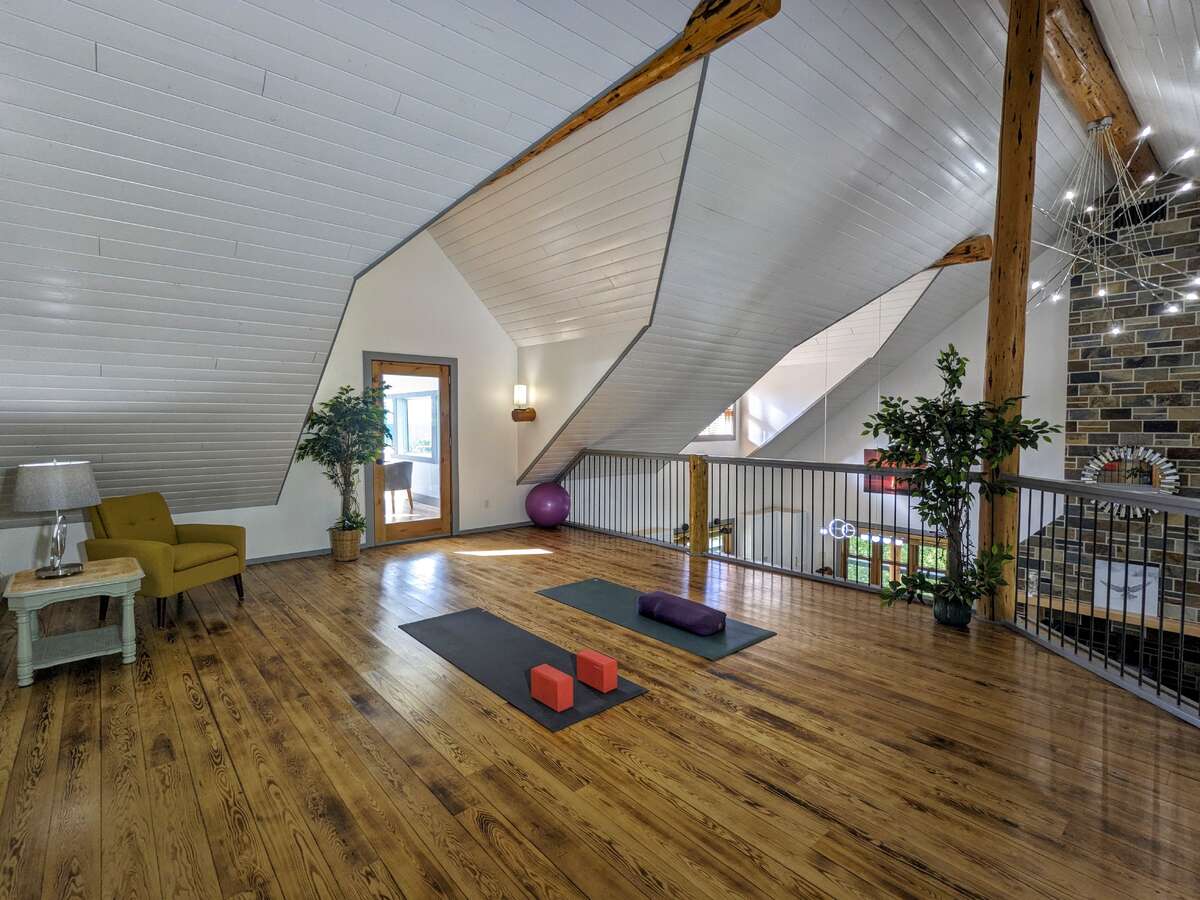 Gallery landing flex space