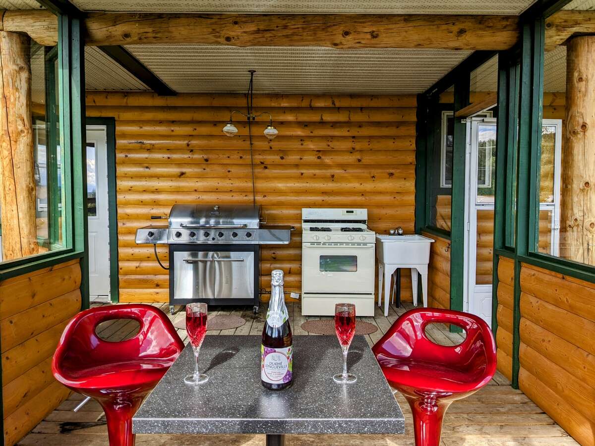 Outdoor kitchen