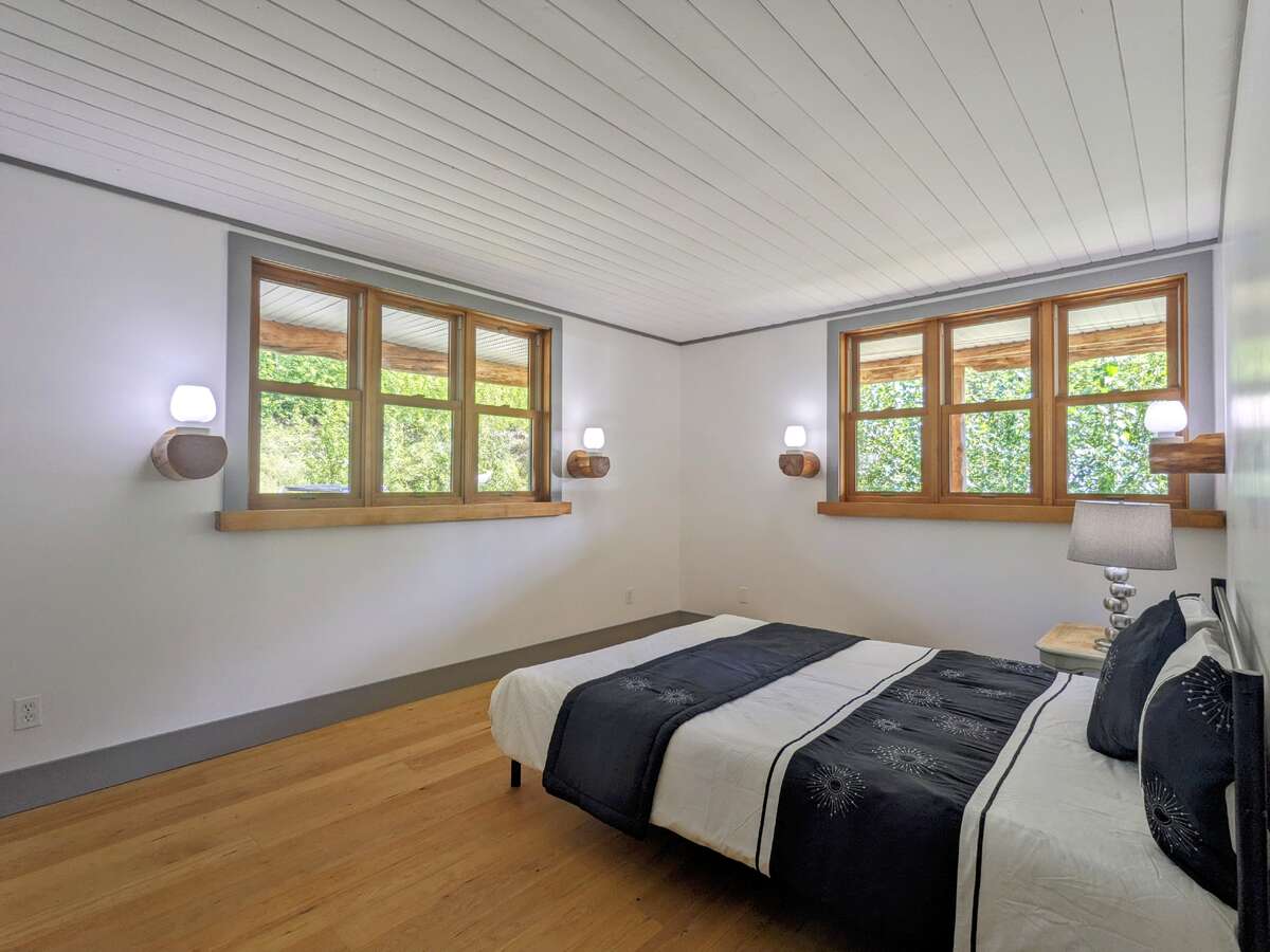 Luxury Off-Grid Mountain Homestead on 120 Acres