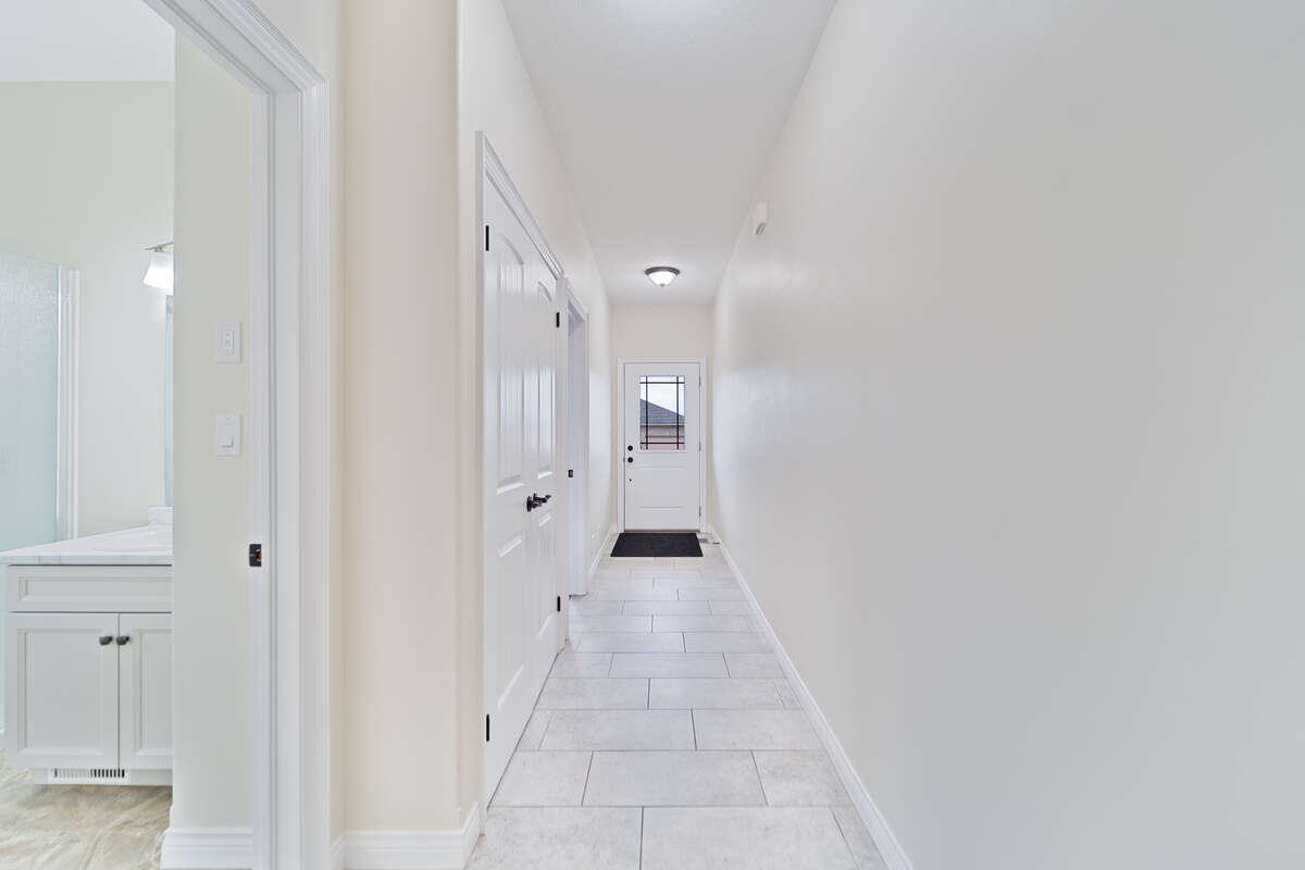 Charming freehold townhouse!