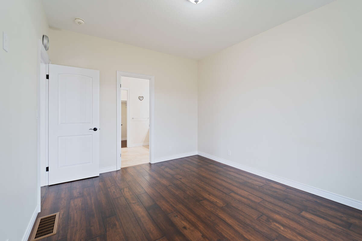 Charming freehold townhouse!