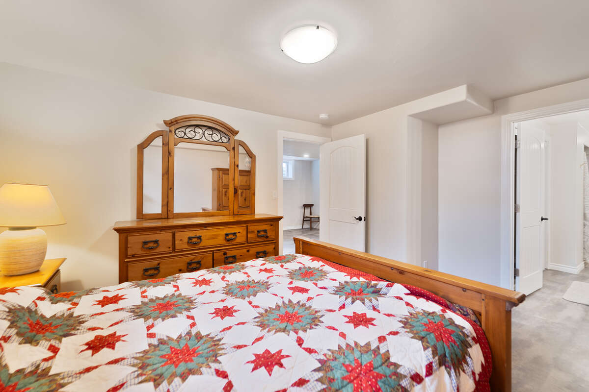 Charming freehold townhouse!