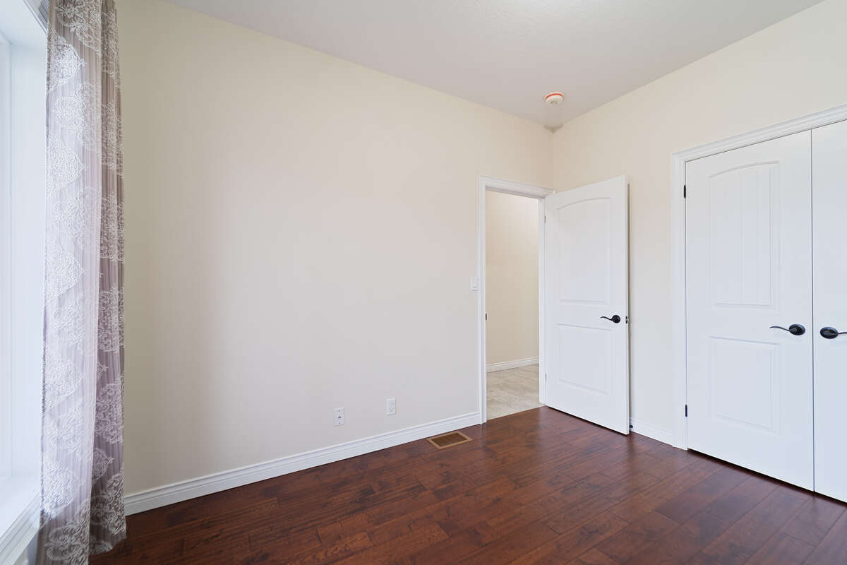 Charming freehold townhouse!