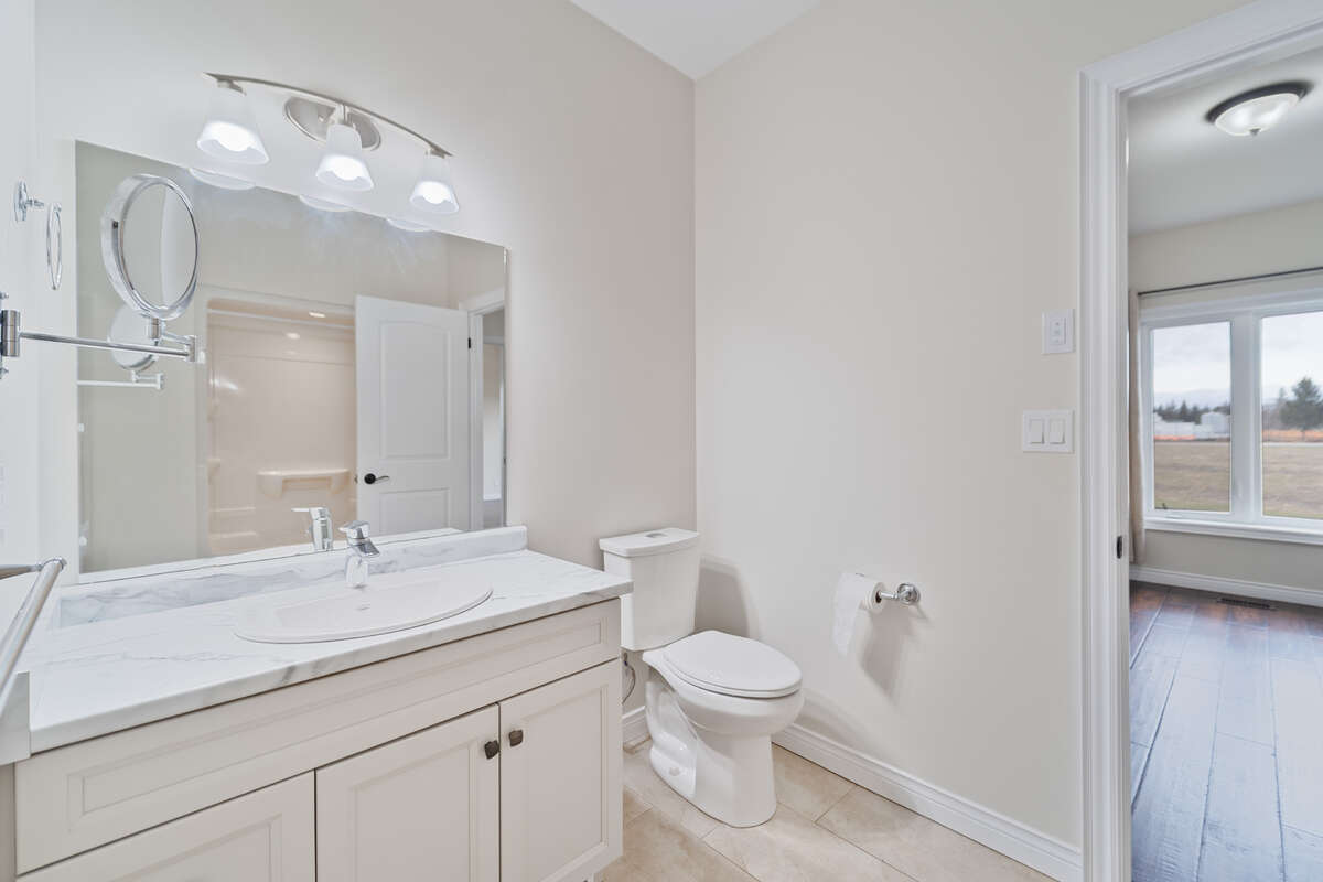 Charming freehold townhouse!