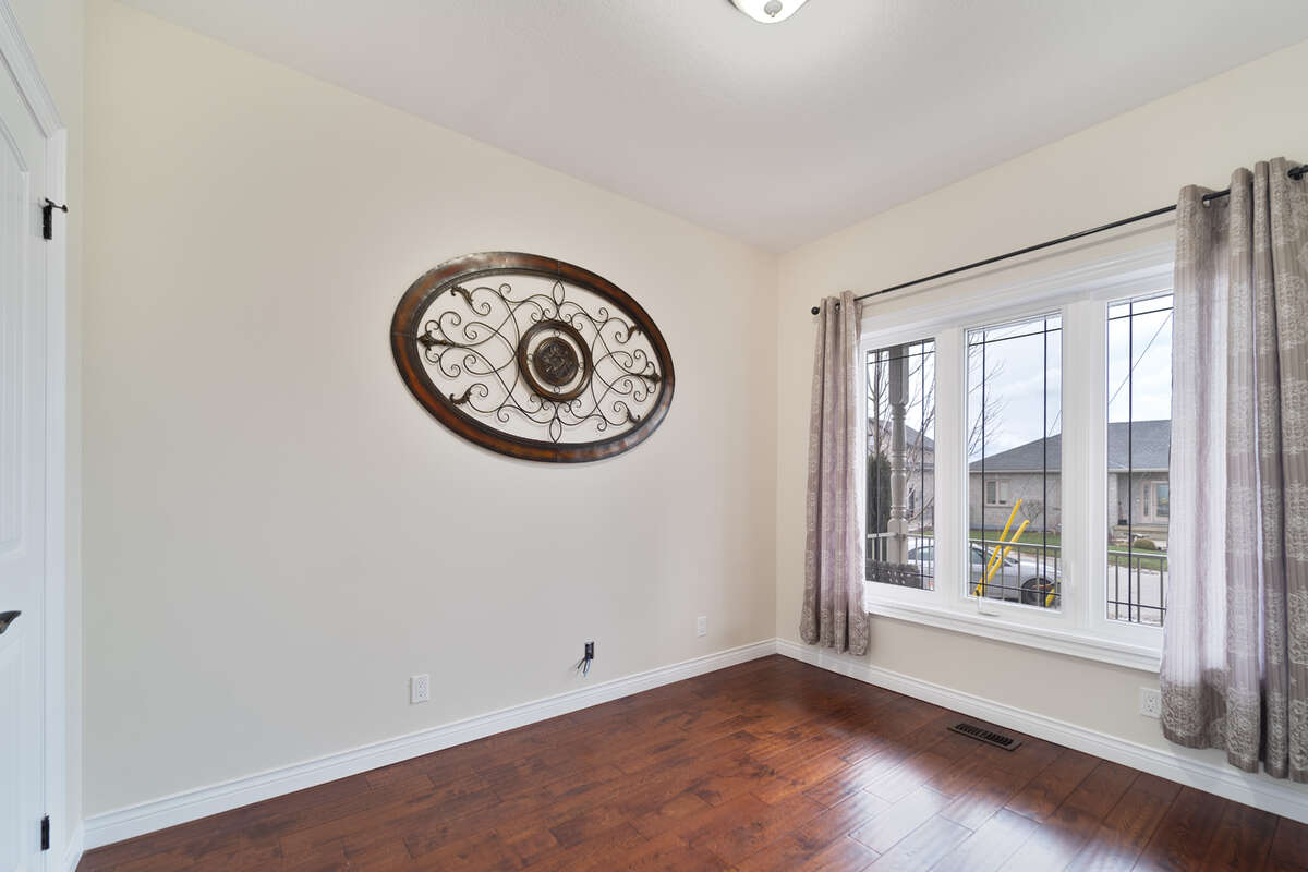 Charming freehold townhouse!