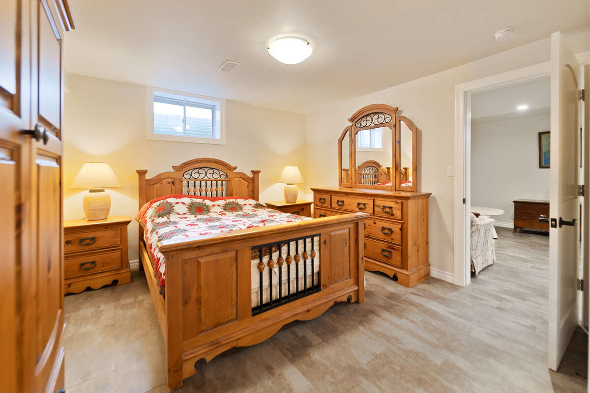 Charming freehold townhouse!