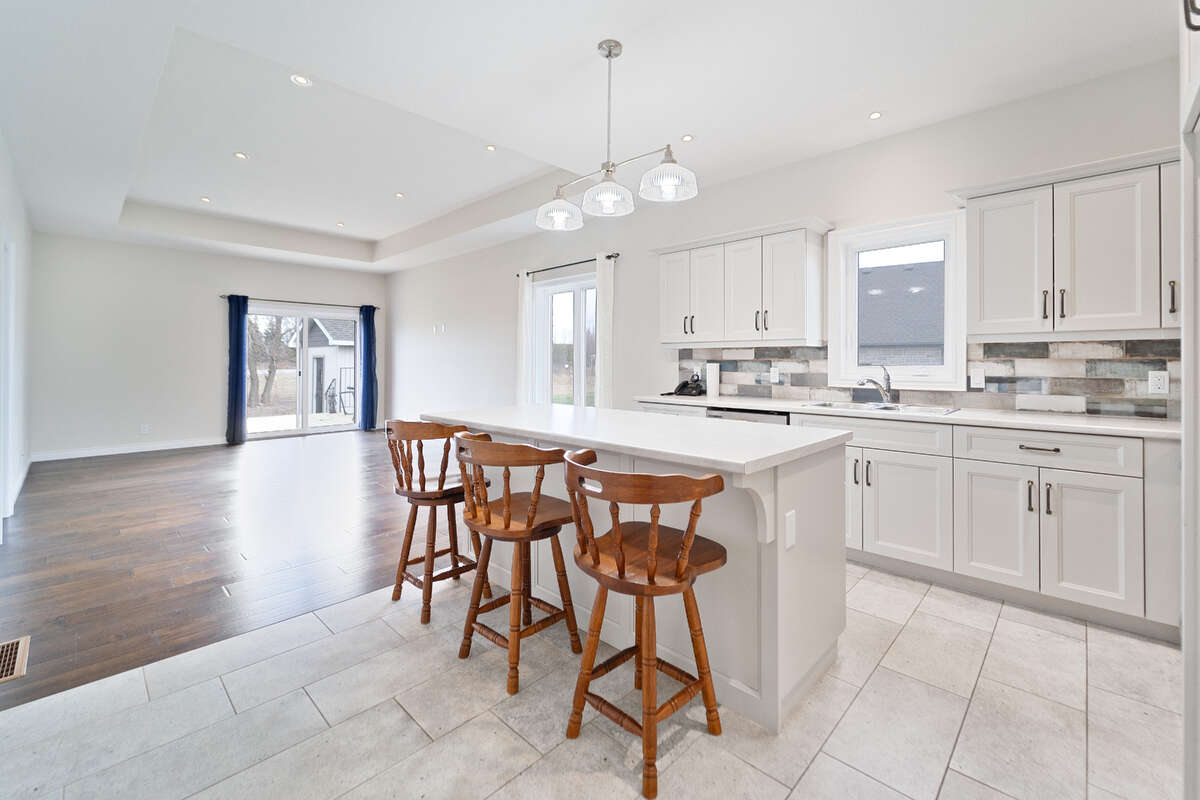 Charming freehold townhouse!