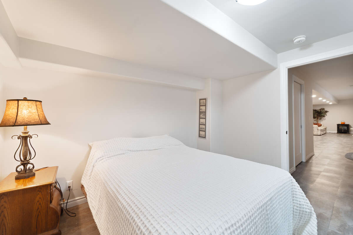 Charming freehold townhouse!