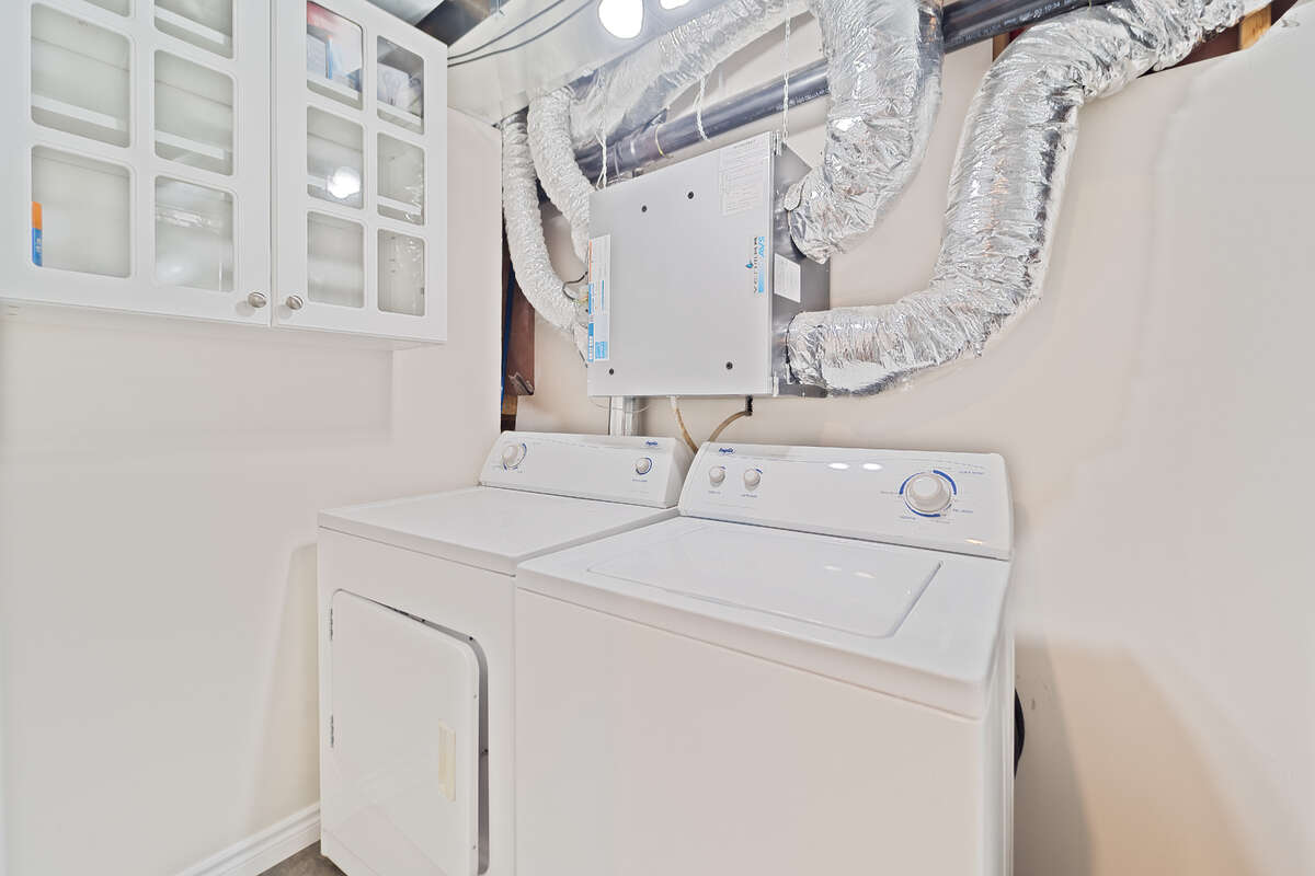 Charming freehold townhouse!
