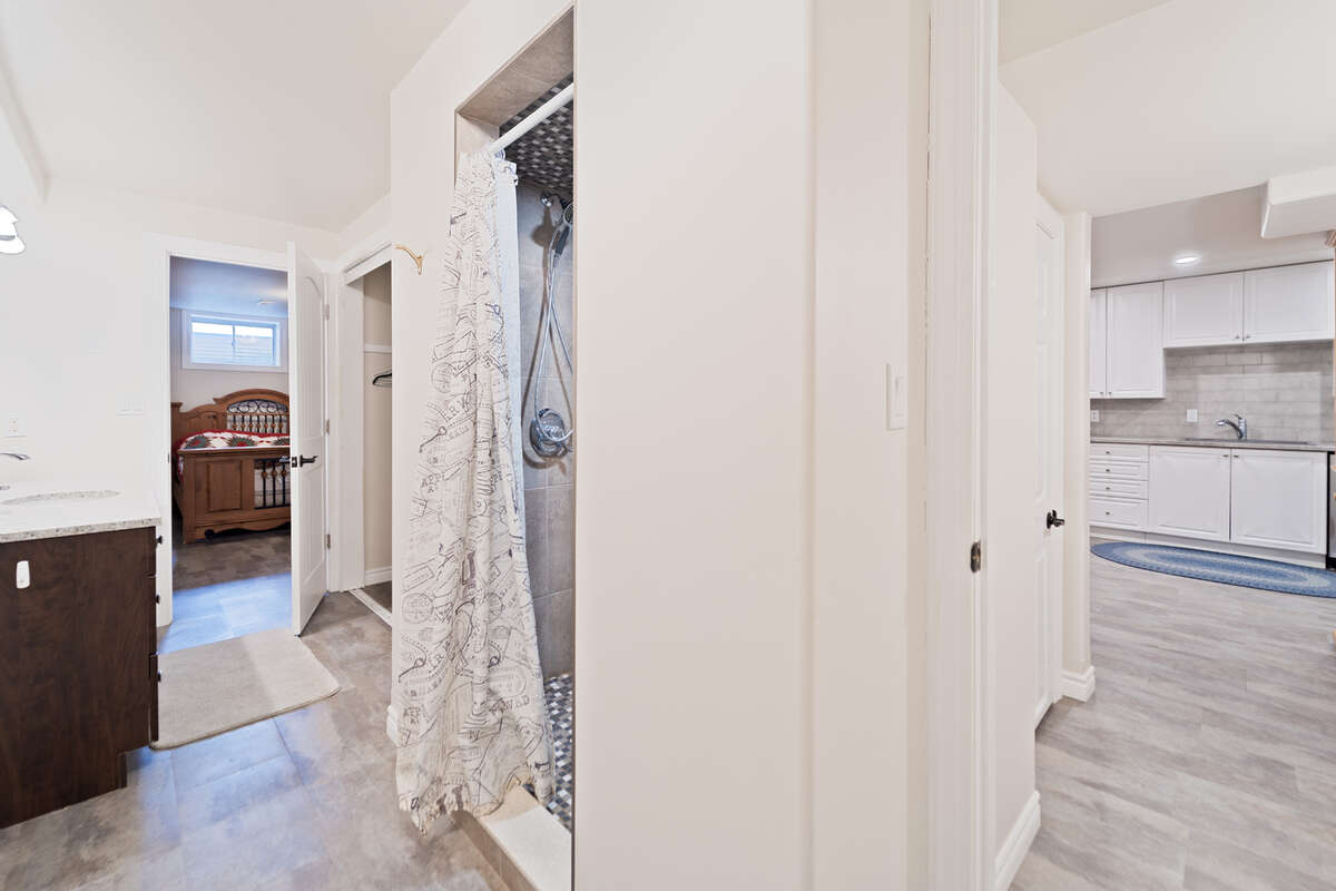 Charming freehold townhouse!