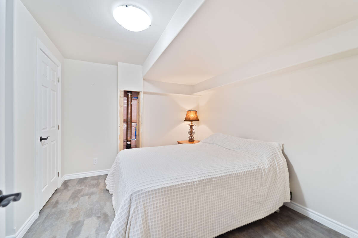 Charming freehold townhouse!