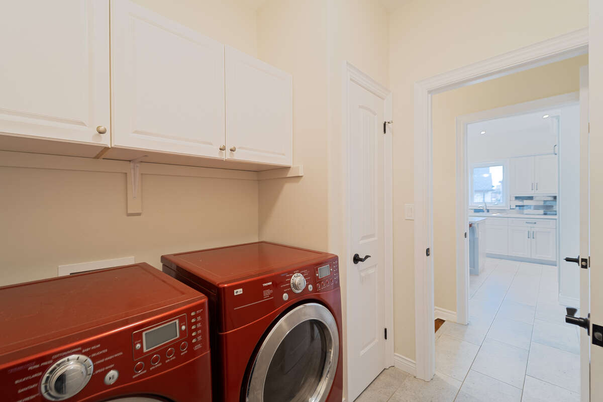 Charming freehold townhouse!