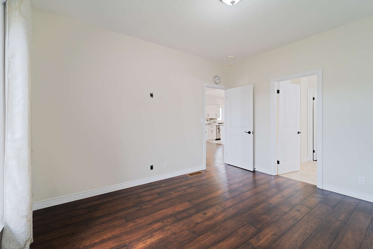 Charming freehold townhouse!