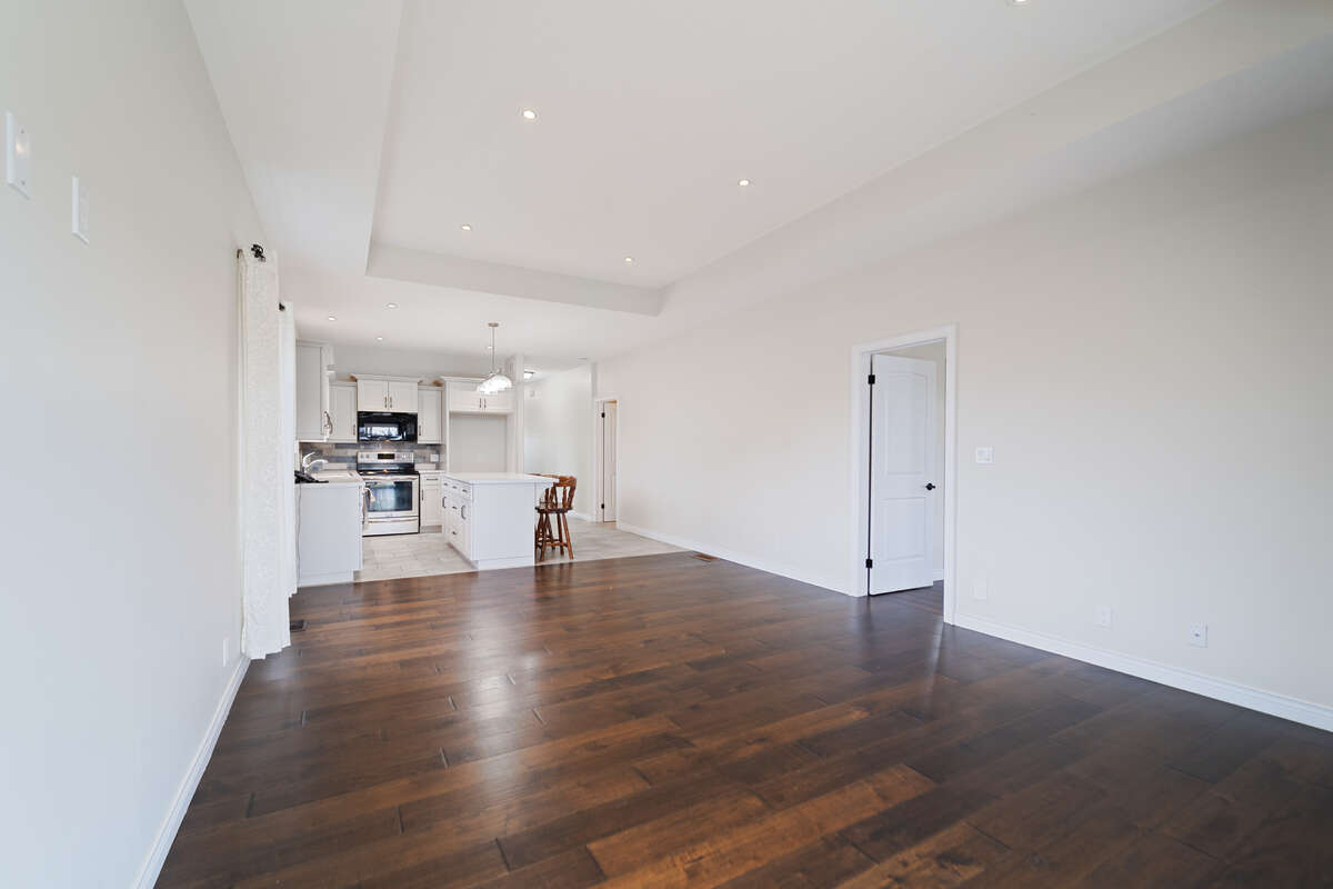 Charming freehold townhouse!