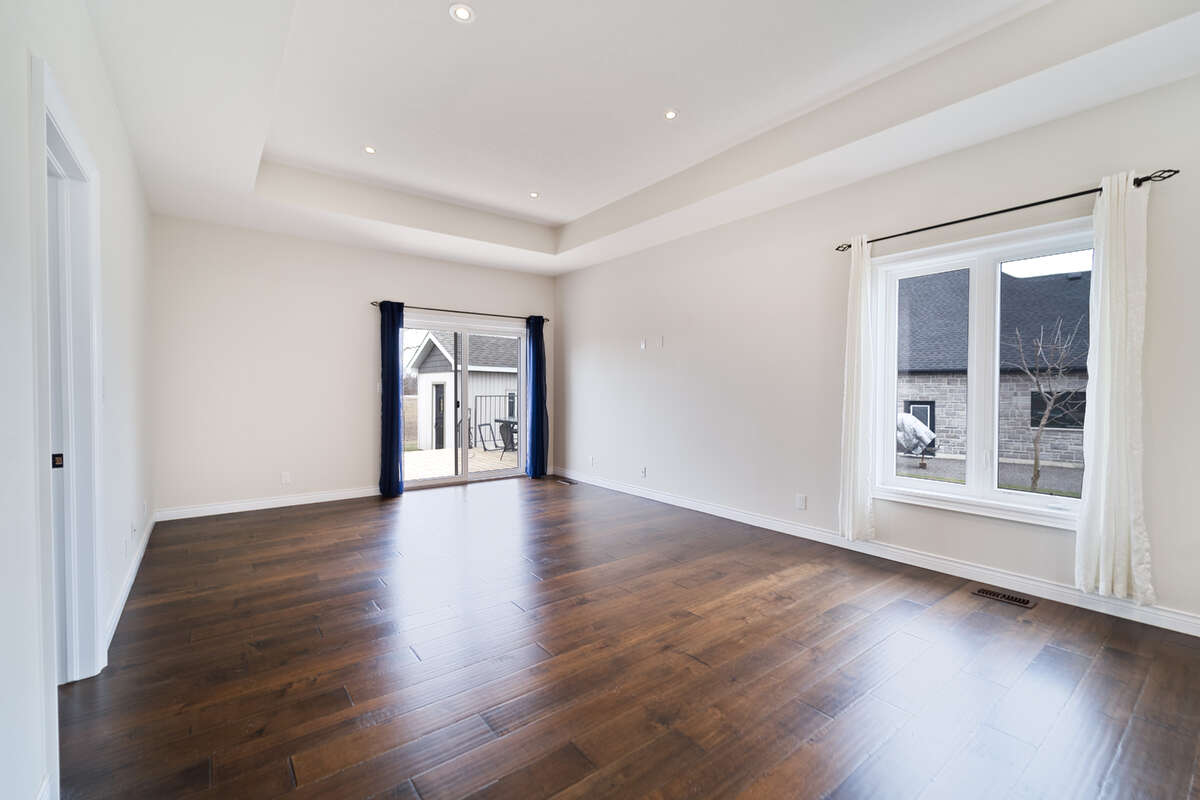 Charming freehold townhouse!