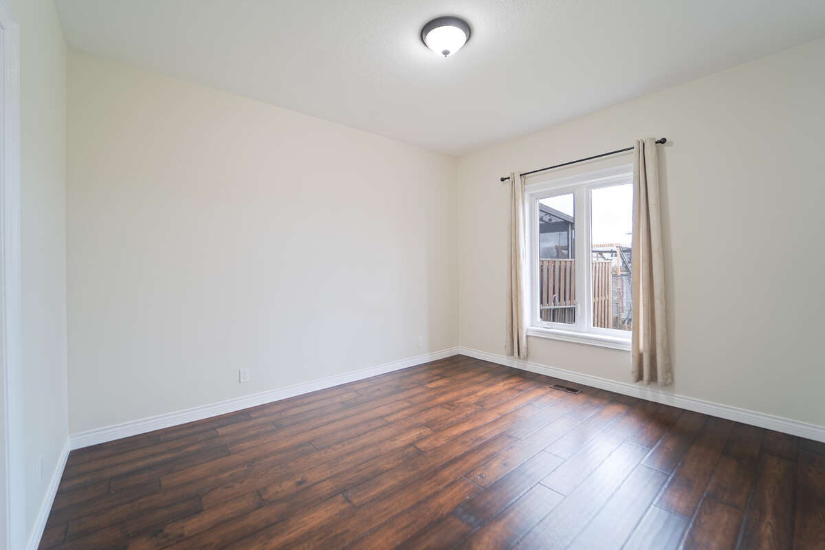 Charming freehold townhouse!