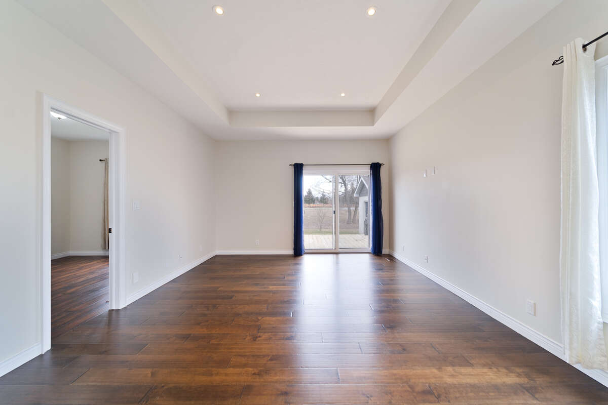 Charming freehold townhouse!