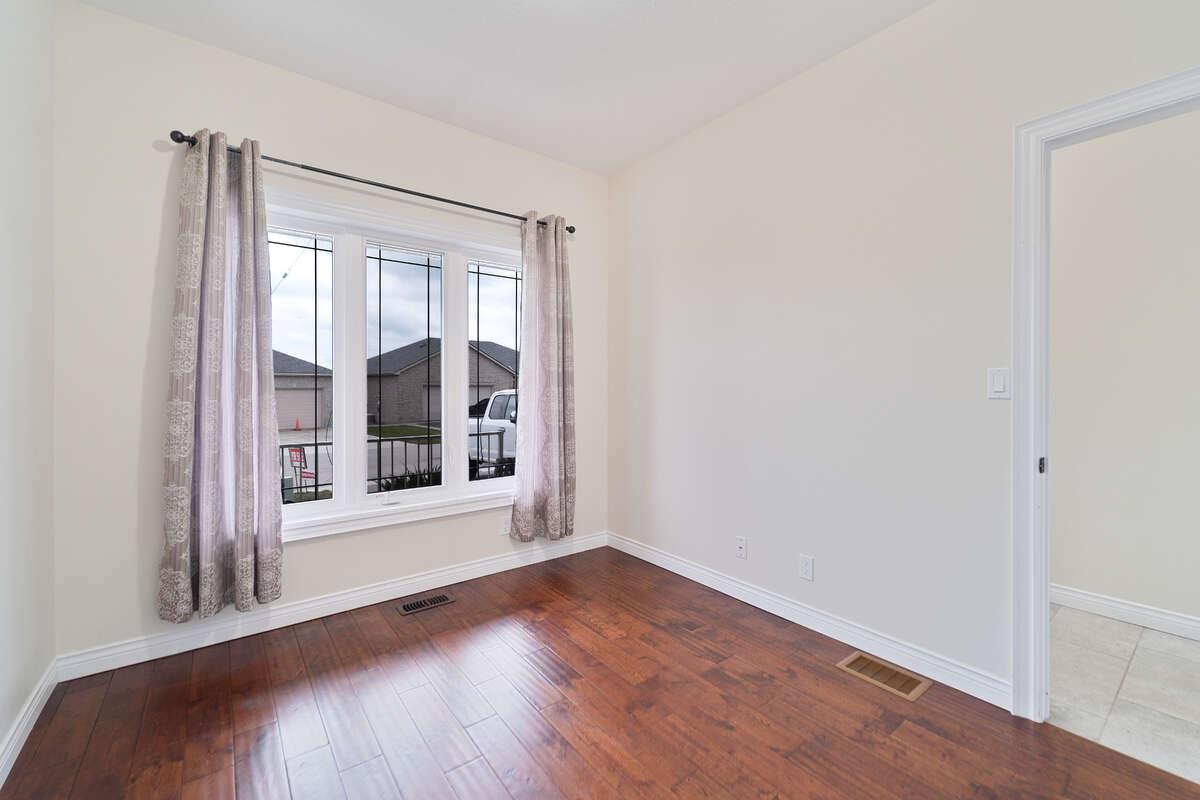 Charming freehold townhouse!