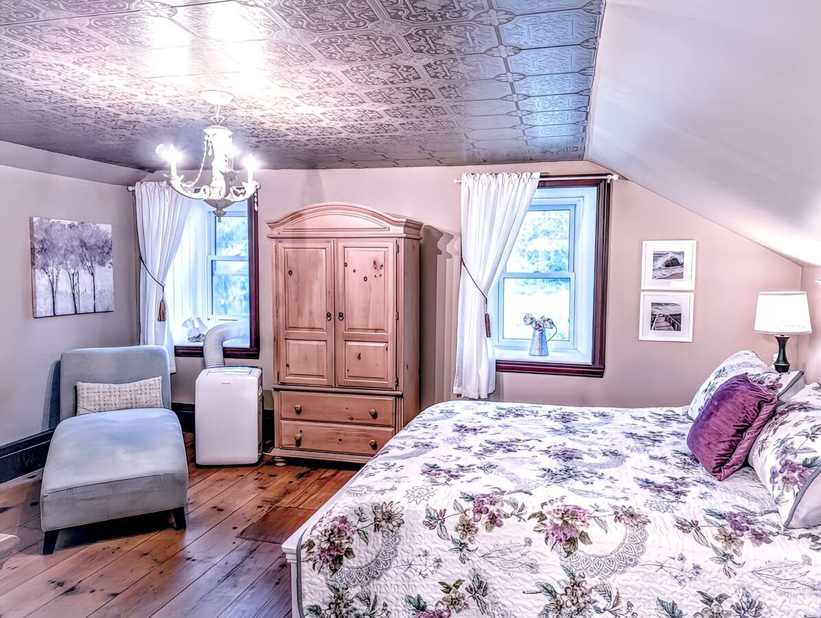 Large Barn with Electricity