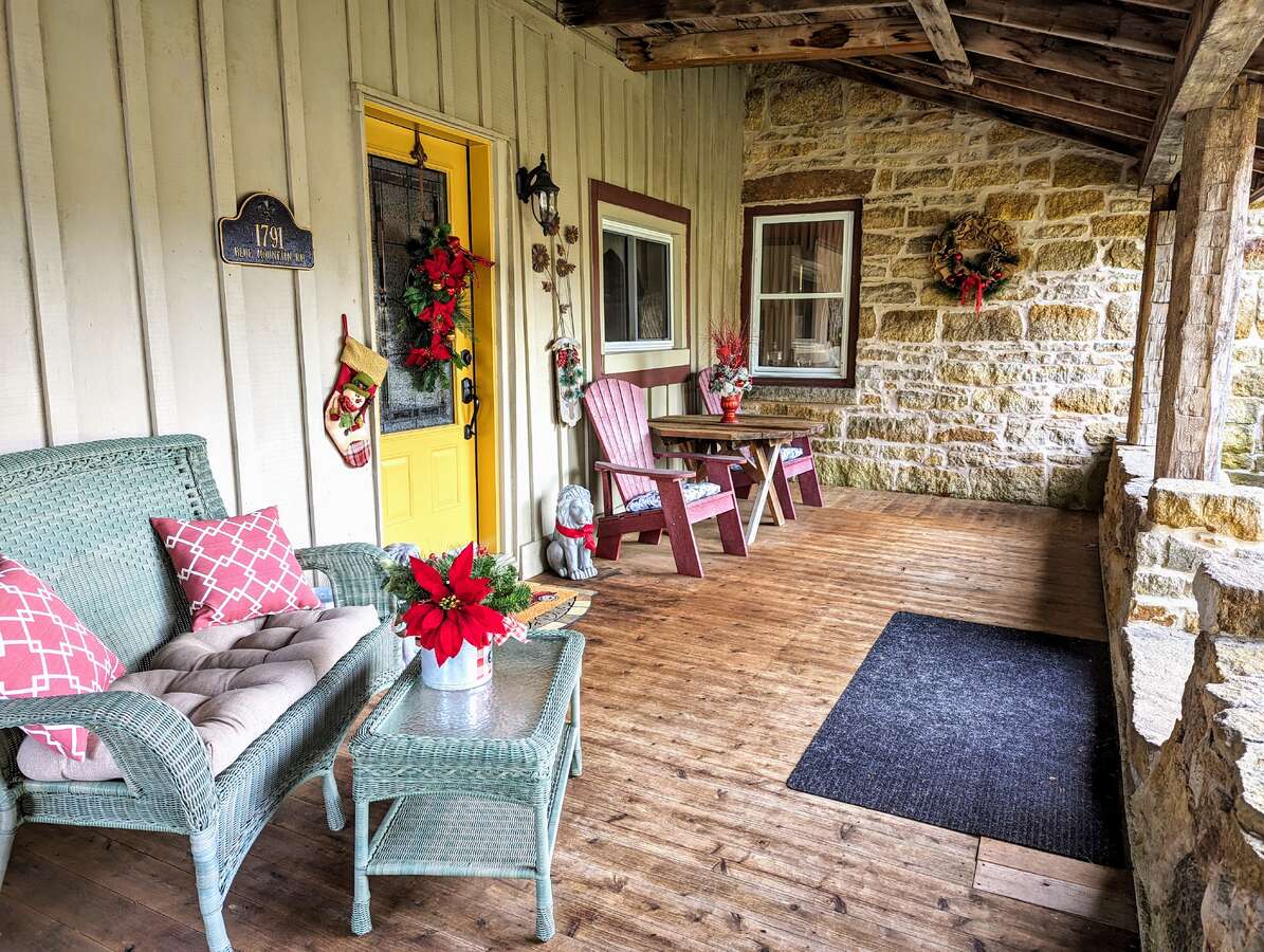 Large Barn with Electricity