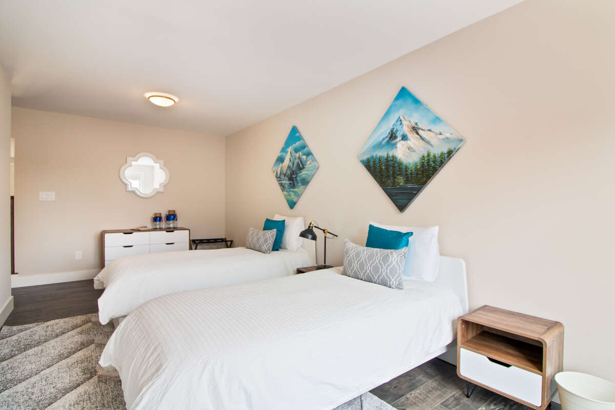 2nd floor bedroom with 2 twin beds