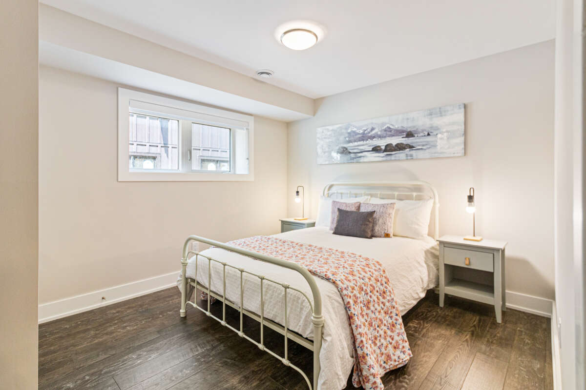 Basement Bedroom with Closet