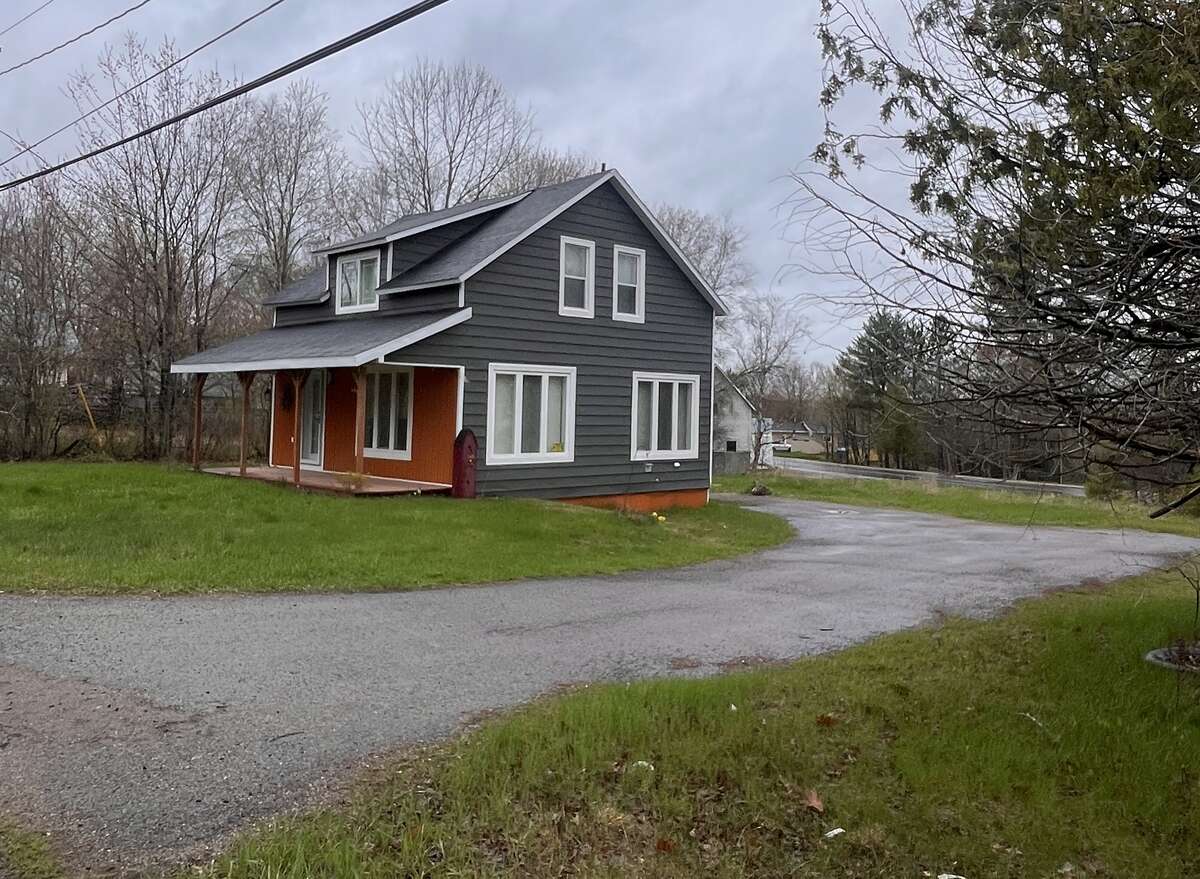 DOUBLE SIZED LOT, 3BDRMS, 2 Bath, RENOVATED
