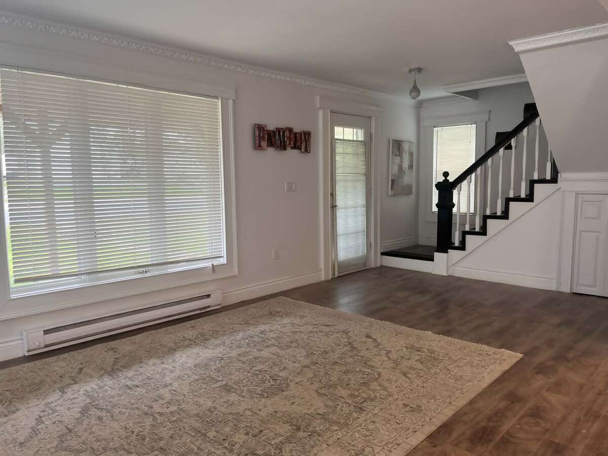 Living Room/Foyer