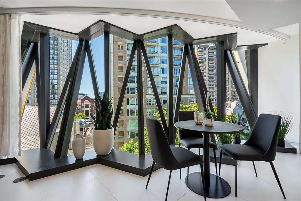 VANCOUVER WEST {BUTTERFLY}  2 BED PRICED TO SELL 