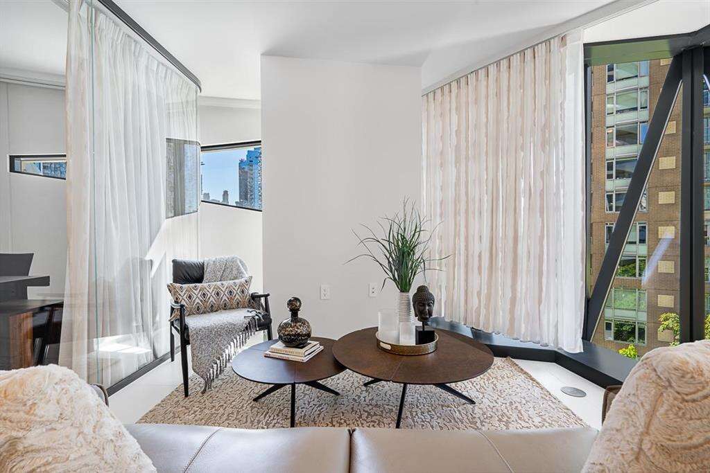 VANCOUVER WEST {BUTTERFLY}  2 BED PRICED TO SELL 