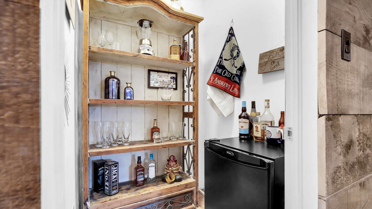 Walk in bar area. built ins would be lovely here!!