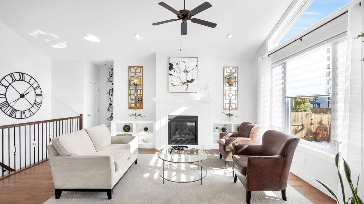 Open Concept & vaulted ceilings