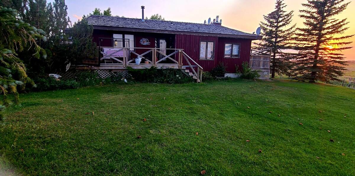 Ranch / Bungalow / Farm / Revenue Property For Sale in Wheatland County, AB - 2+3 bed, 3 bath