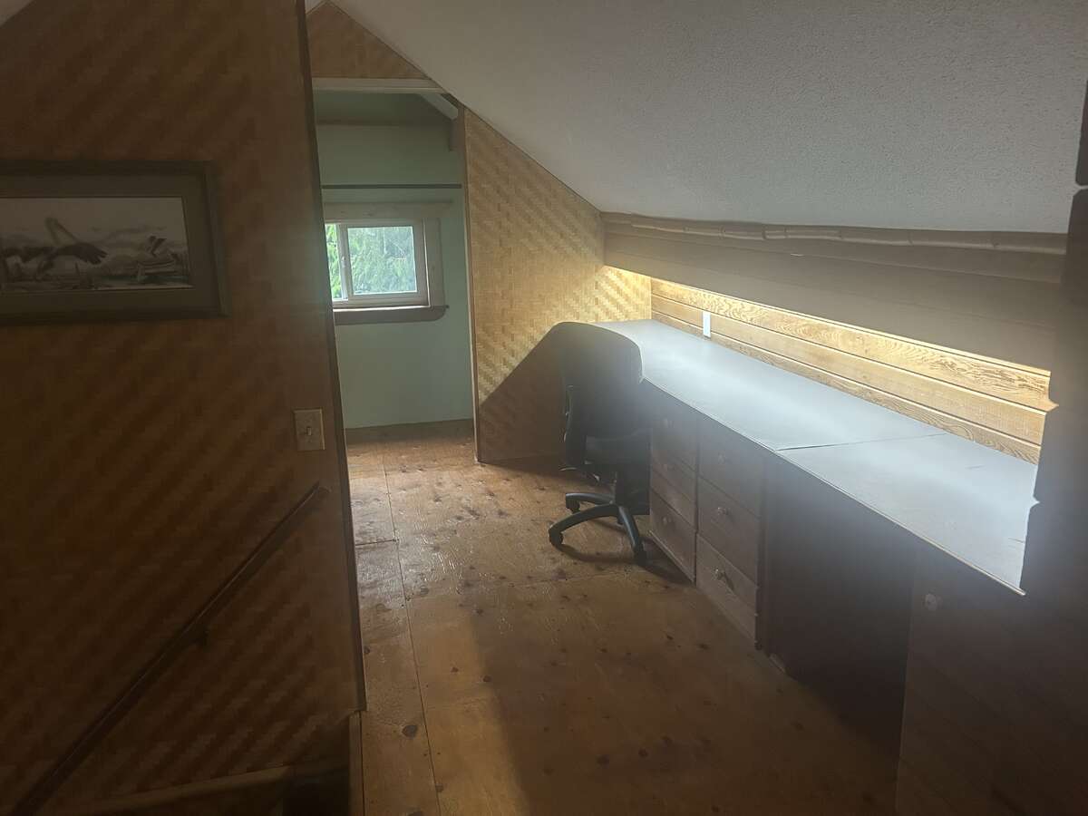 Workspace upstairs Bedroom