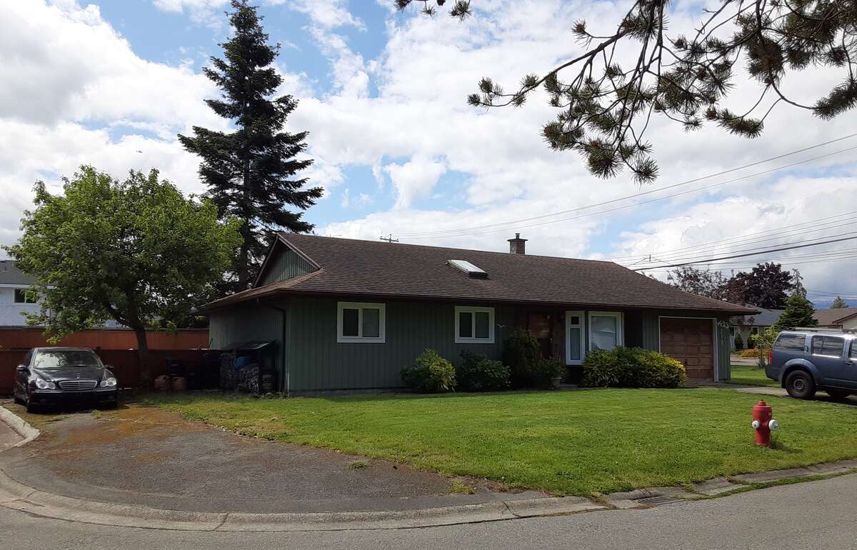 View from Rylands Pl cul de sac looking south