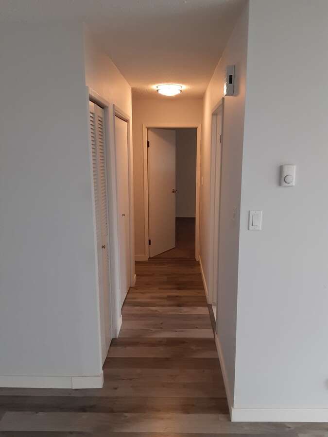 Hallway leading to bedrooms and bathroom