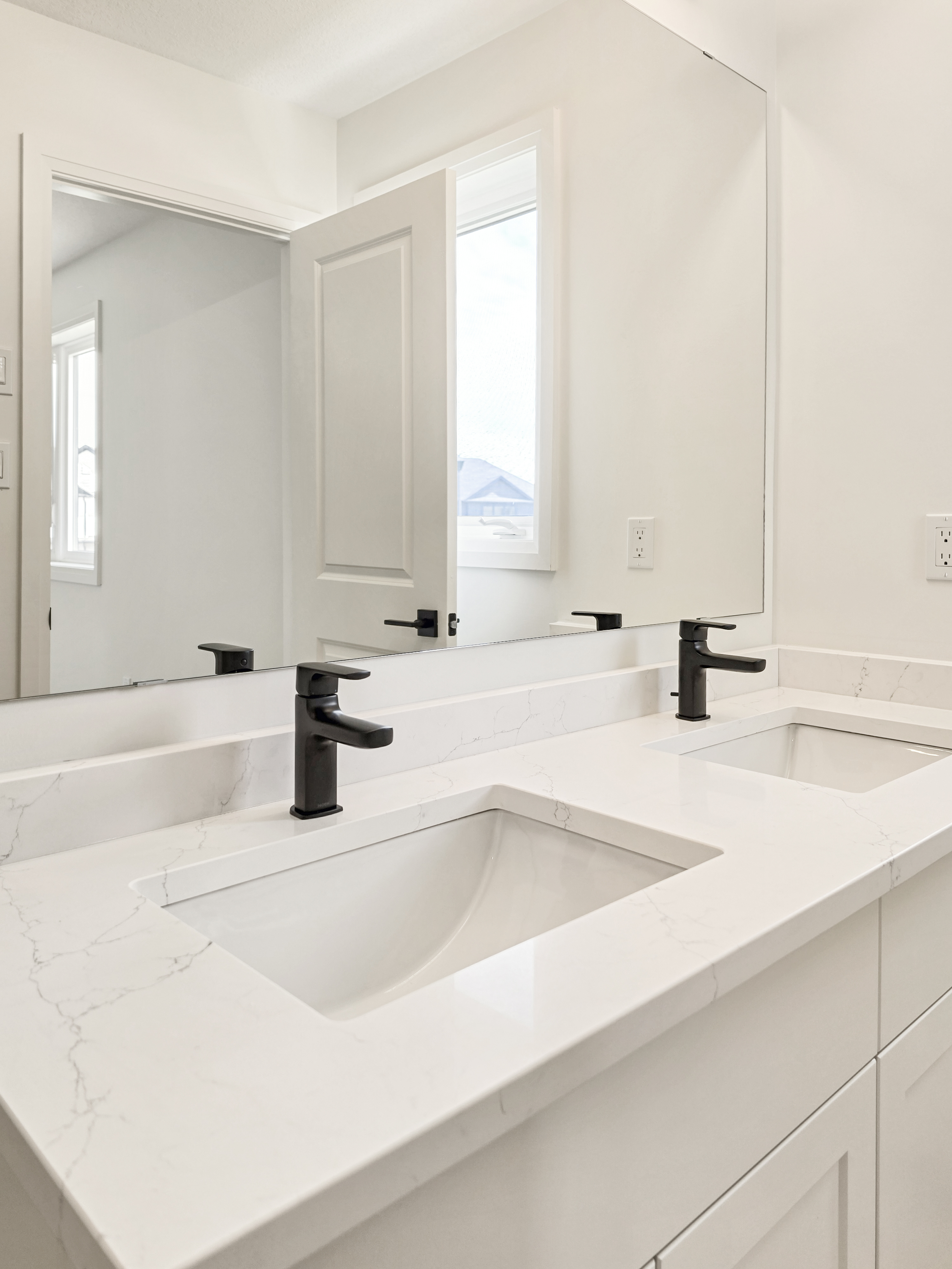 Stunning Upgraded 2,025 Square foot,Condo-Townhome