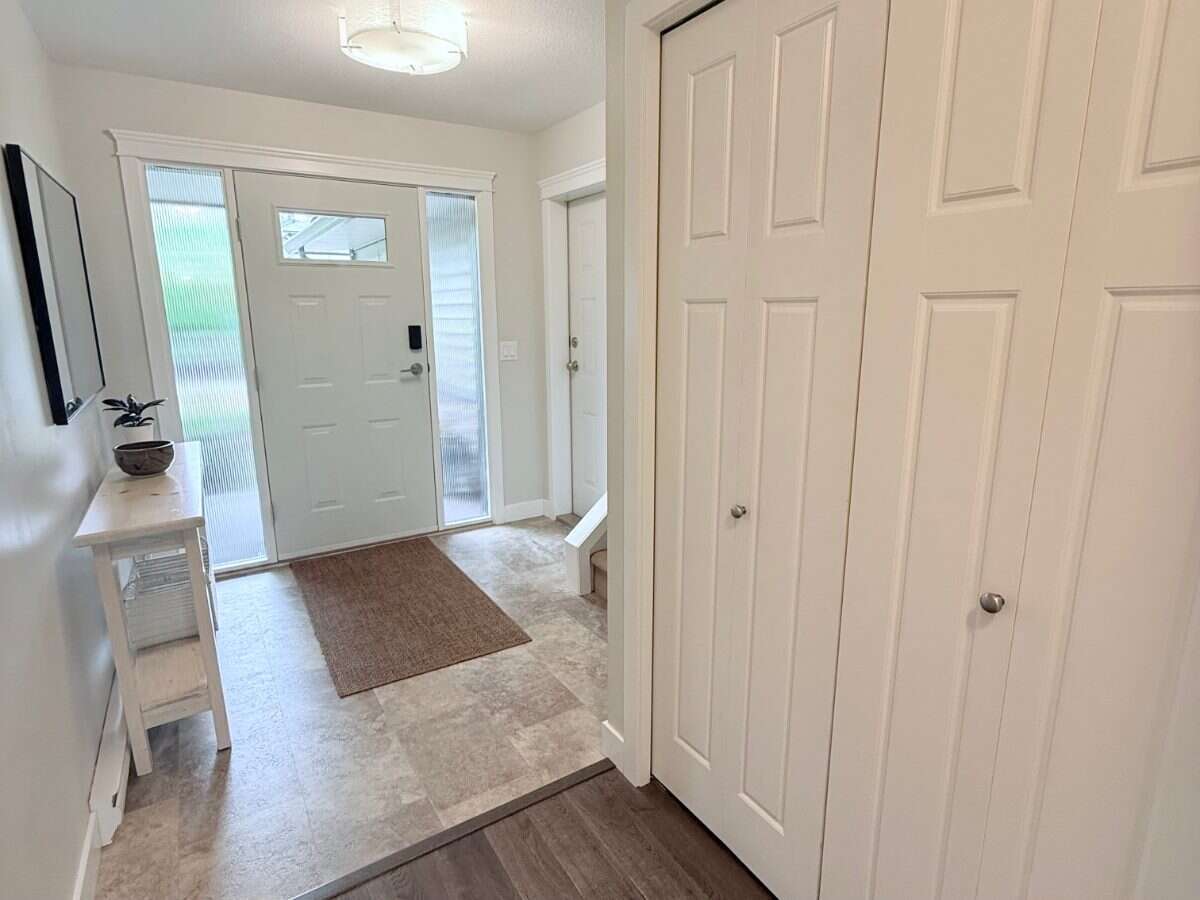 Spacious 3-level townhome with mountain views